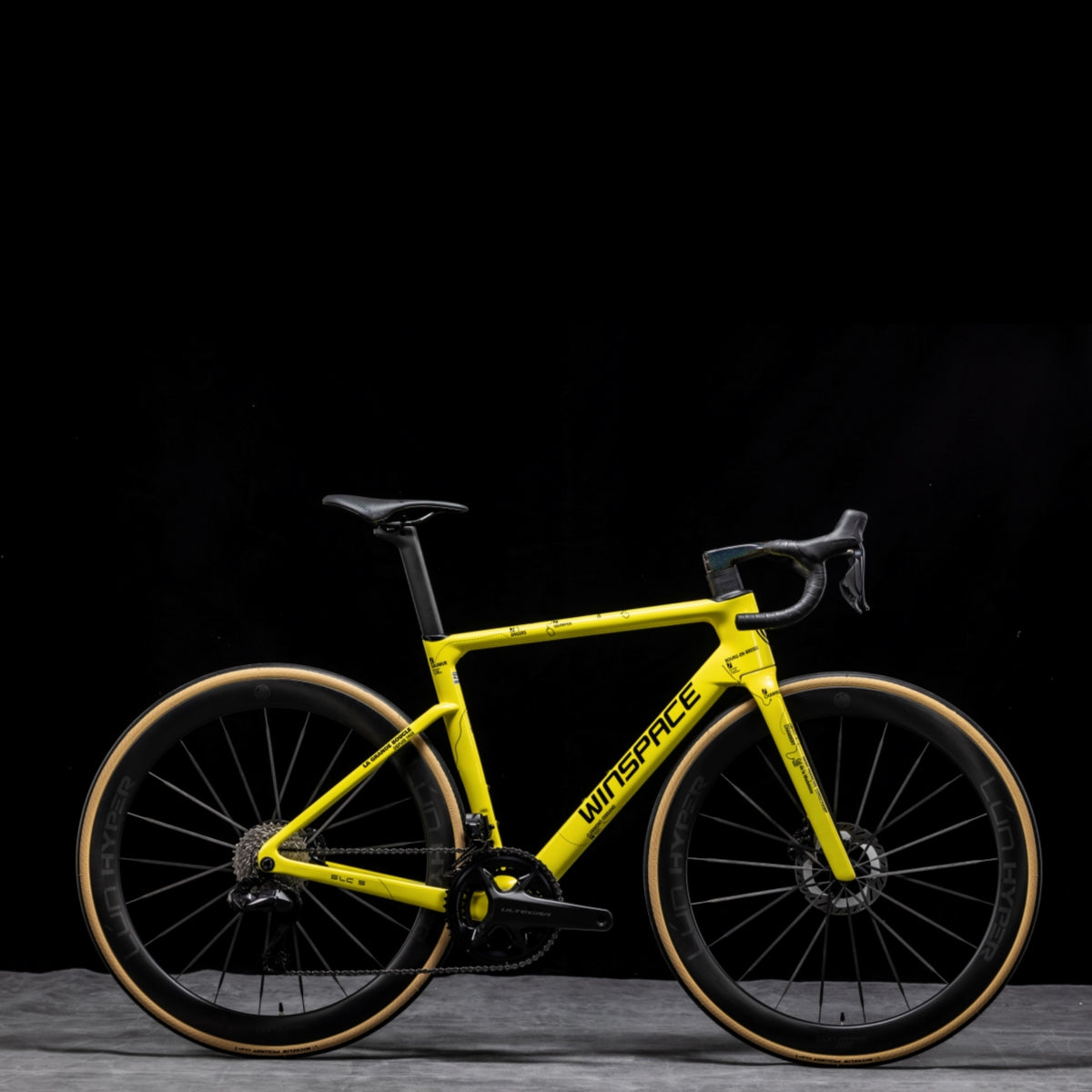 Yellow WINSPACE SLC5.0 carbon fiber road bike with tanwall tires and Shimano Ultegra Di2, disc brakes. Dark background.